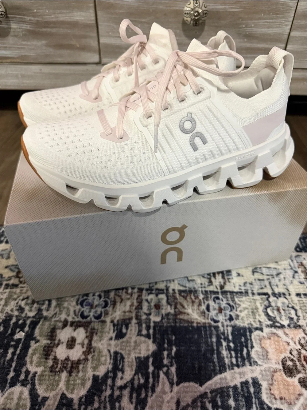 On CloudSwift 4 White/Lily  NEW